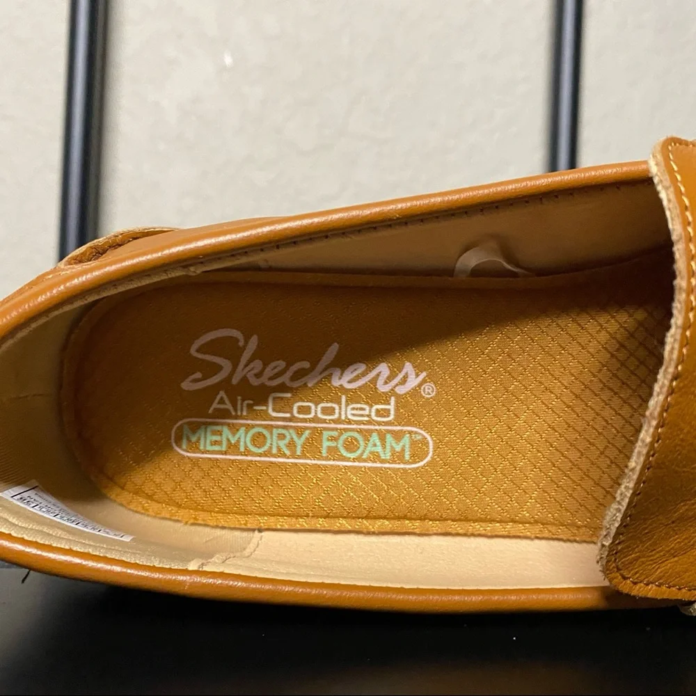 Skechers Air Cooled Memory Foam Leather Loafer-Womens 8.5